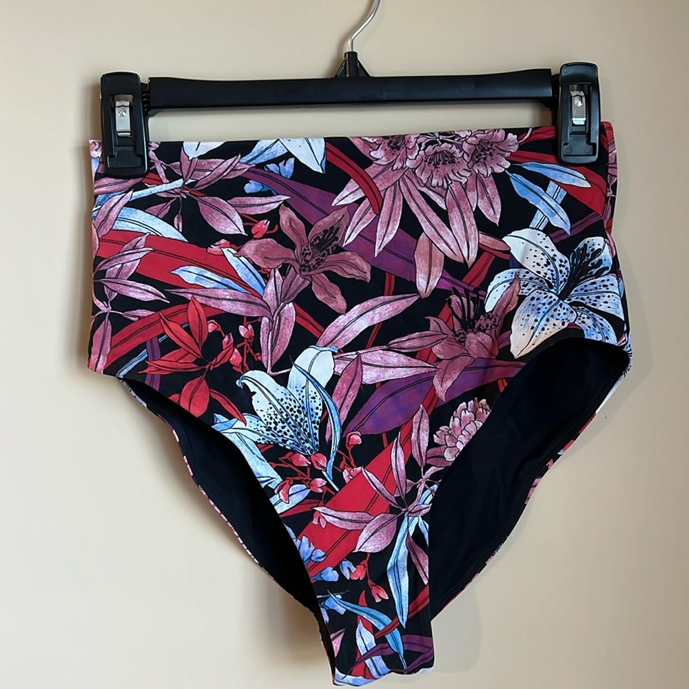 Lululemon Pushing Limits Swim Top & Deep Sea High Waisted Bikini Bottom
